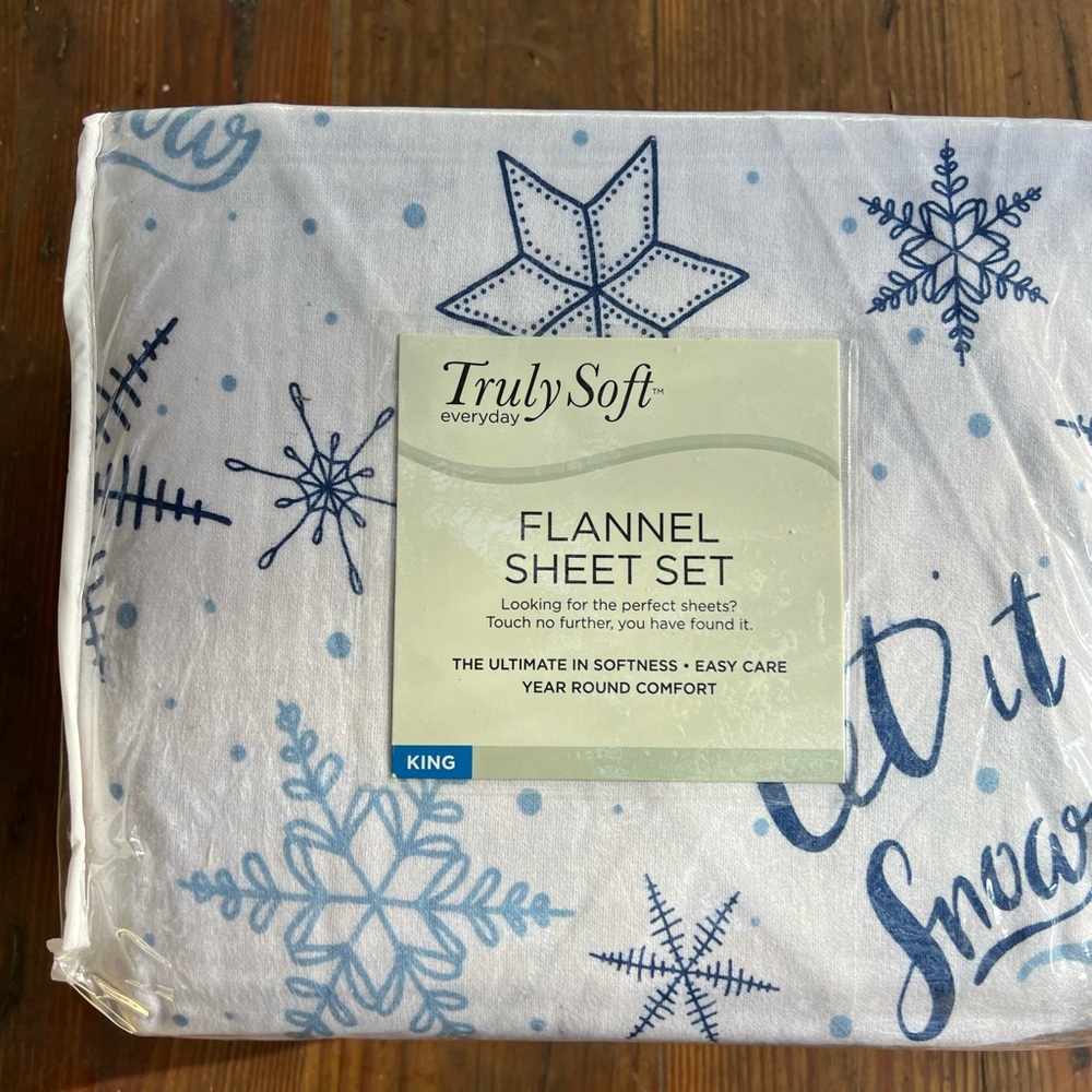 TRULY SOFT Blue and White Let it Snow Snowflake Flannel King Sheet Set NWT NEW